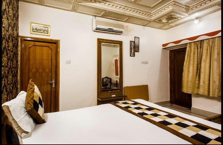 Hotel Bharat Niwas Bikaner Dış mekan fotoğraf